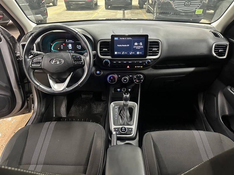 2023 Hyundai Venue Preferred IVT w/Two-Tone
