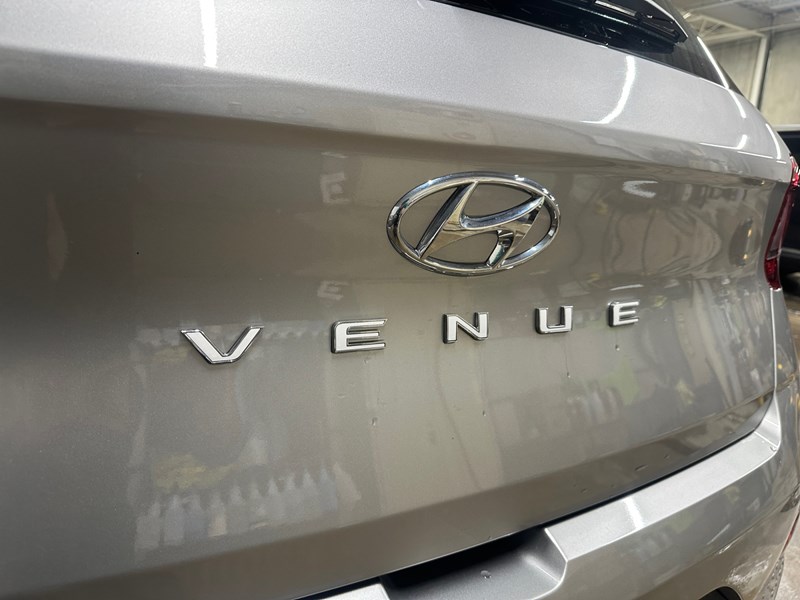 2023 Hyundai Venue Preferred IVT w/Two-Tone