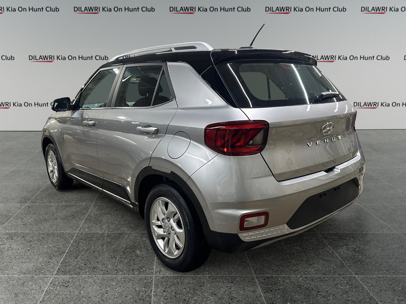 2023 Hyundai Venue Preferred IVT w/Two-Tone