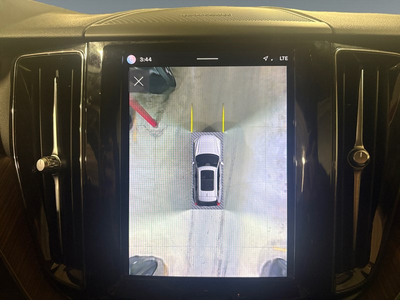 2022 Volvo XC60 B6 AWD Momentum