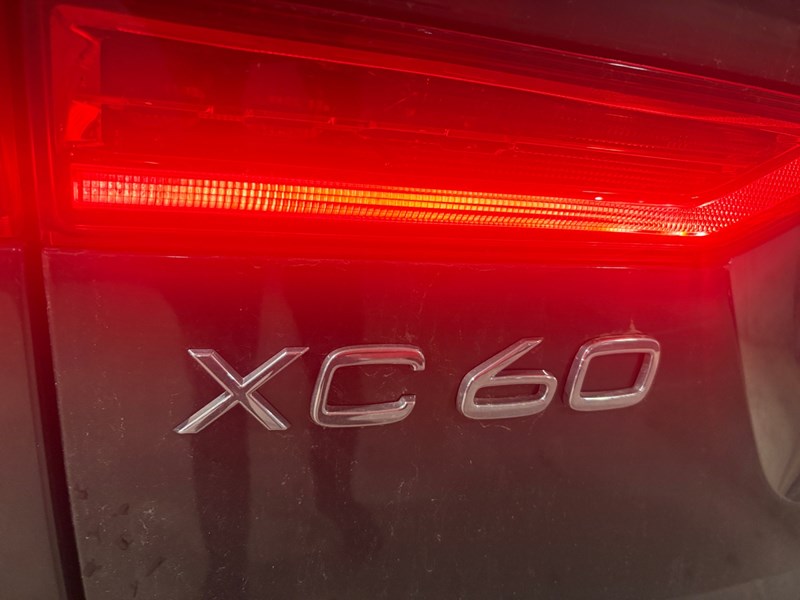 2022 Volvo XC60 B6 AWD Momentum