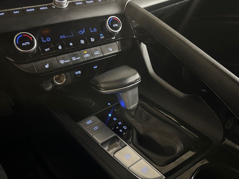 2024 Hyundai Elantra Luxury IVT