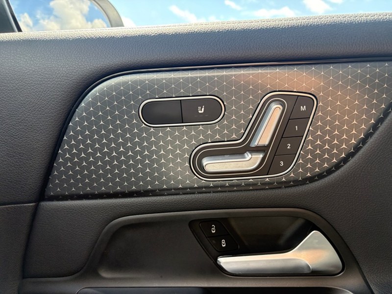 2026 Mercedes-Benz GLA 250 GLA 250 AWD I PANO ROOFI MBUX NAVI PARK ASSIST I
