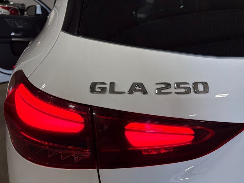 2026 Mercedes-Benz GLA 250 GLA 250 AWD I PANO ROOFI MBUX NAVI PARK ASSIST I