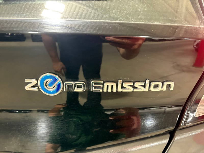 2018 Nissan LEAF SL Hatchback