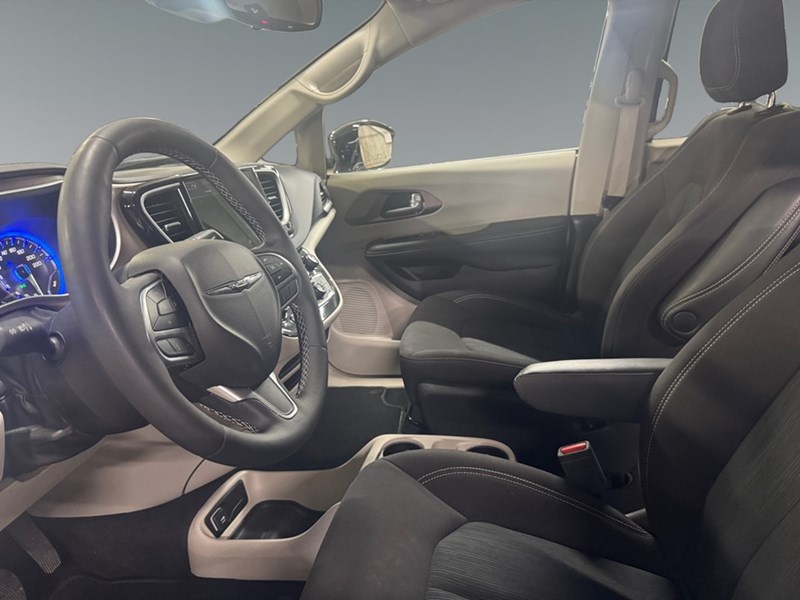 2024 Chrysler Grand Caravan SXT WITH SAFETY TEC PKG.