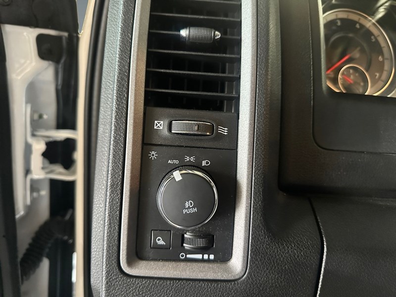 2023 RAM 1500 Classic Express 4x4 Crew Cab 5'7" Box