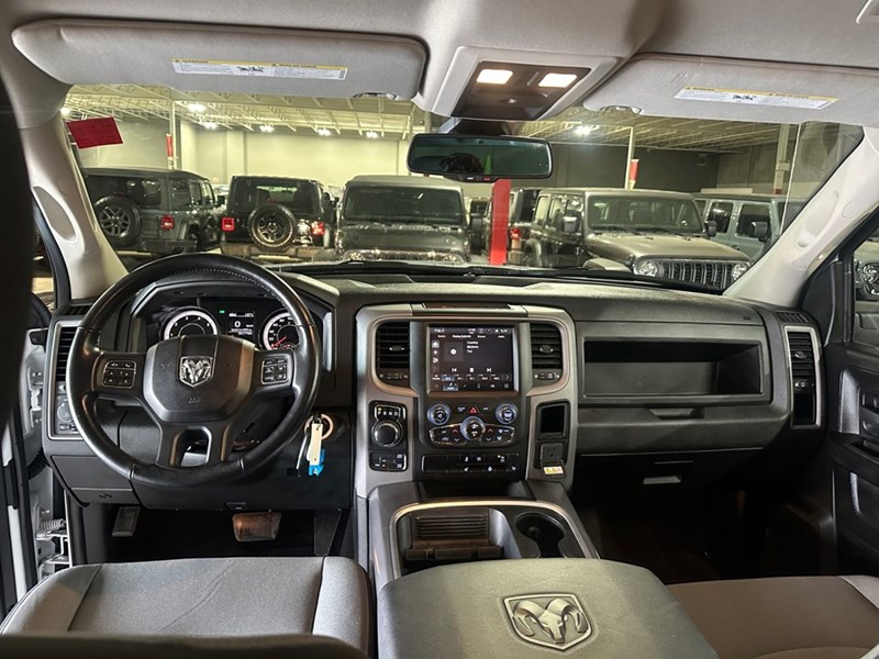 2023 RAM 1500 Classic Express 4x4 Crew Cab 5'7" Box