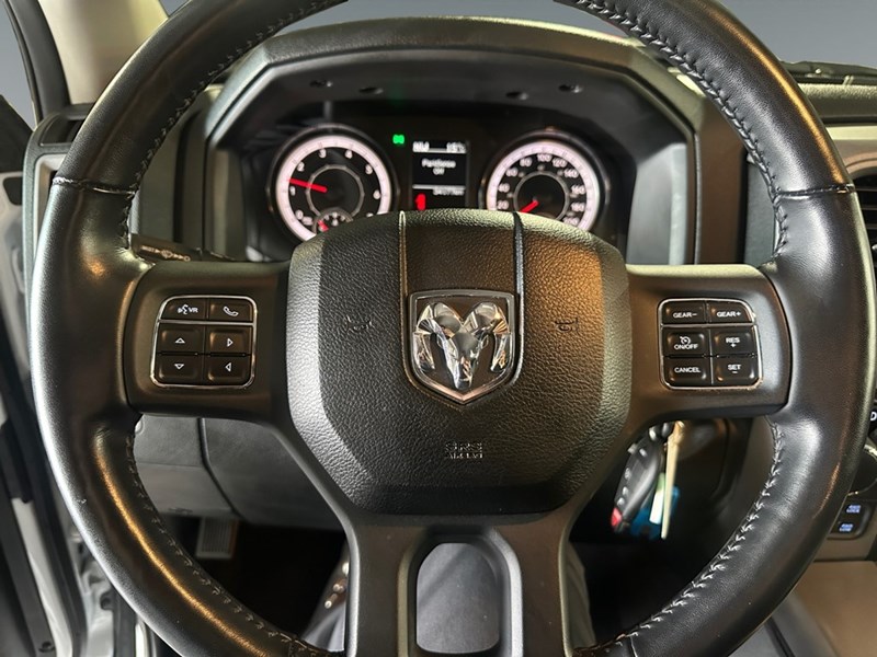 2023 RAM 1500 Classic Express 4x4 Crew Cab 5'7" Box