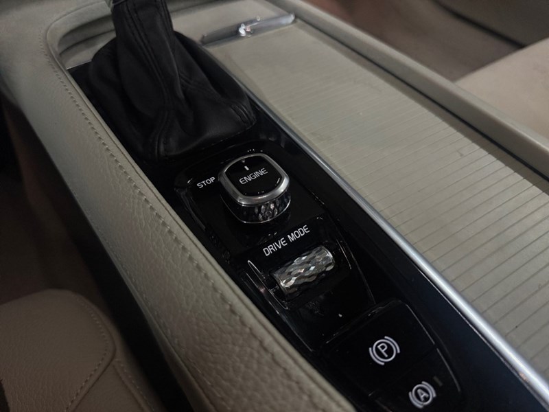 2017 Volvo S90 4dr Sdn T6 Momentum