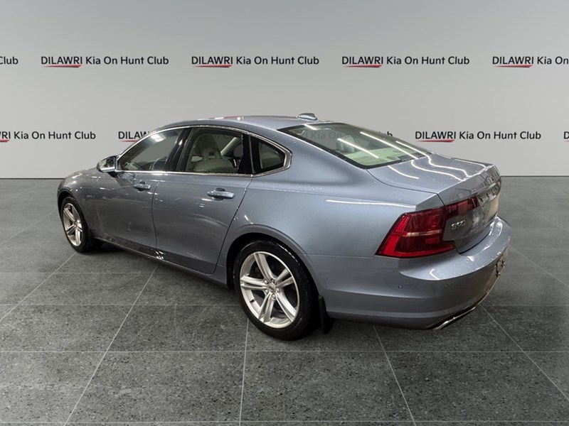 2017 Volvo S90 4dr Sdn T6 Momentum