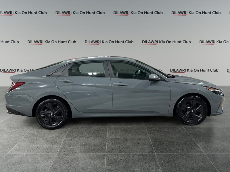 2022 Hyundai Elantra Preferred IVT w/Sun & Tech Package