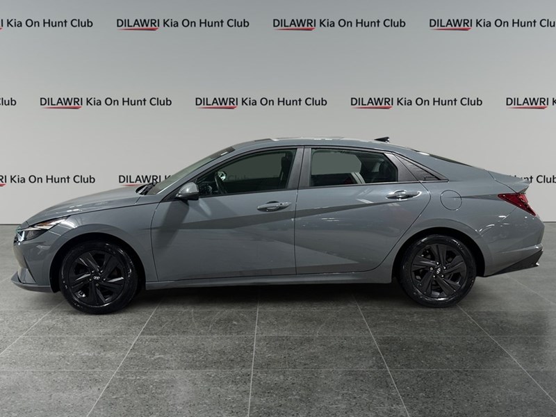 2022 Hyundai Elantra Preferred IVT w/Sun & Tech Package