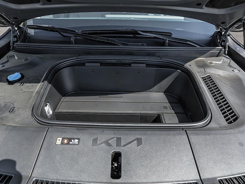 2026 Kia EV9 Land w/Premium Package AWD
