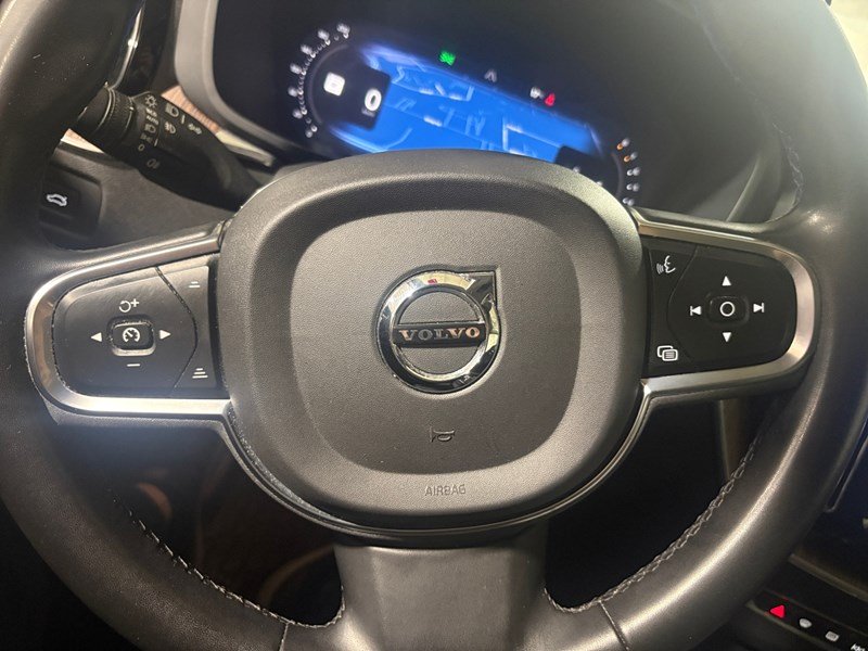 2022 Volvo XC60 B6 AWD Momentum