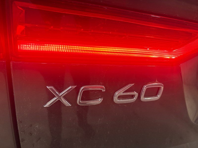 2022 Volvo XC60 B6 AWD Momentum