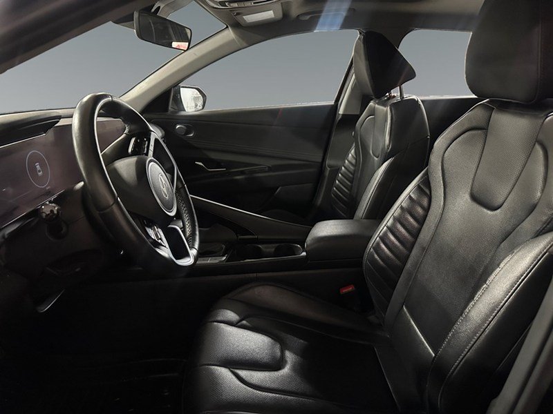 2024 Hyundai Elantra Luxury IVT