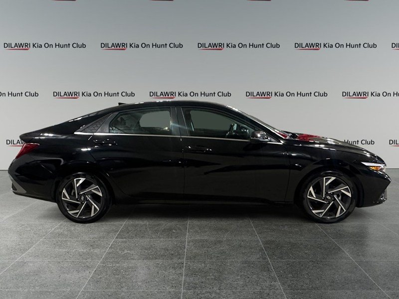 2024 Hyundai Elantra Luxury IVT