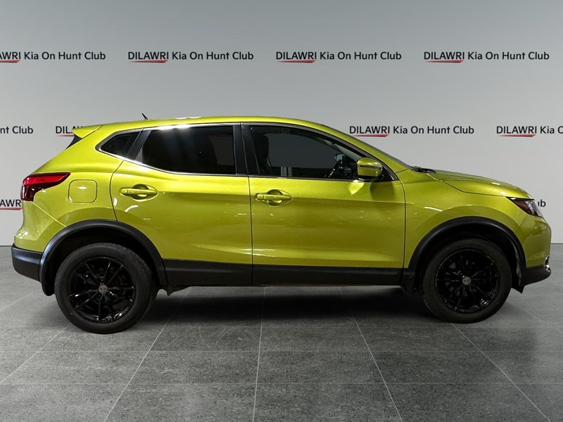 2017 Nissan Qashqai SV  W Sunroof