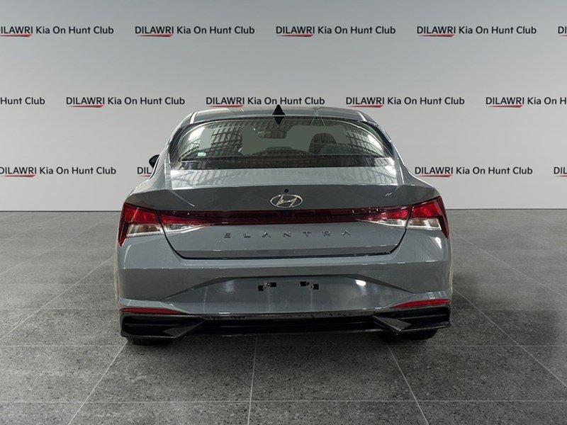 2022 Hyundai Elantra Preferred IVT w/Sun & Tech Package