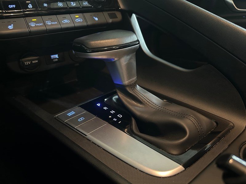 2022 Hyundai Elantra Preferred IVT w/Sun & Tech Package