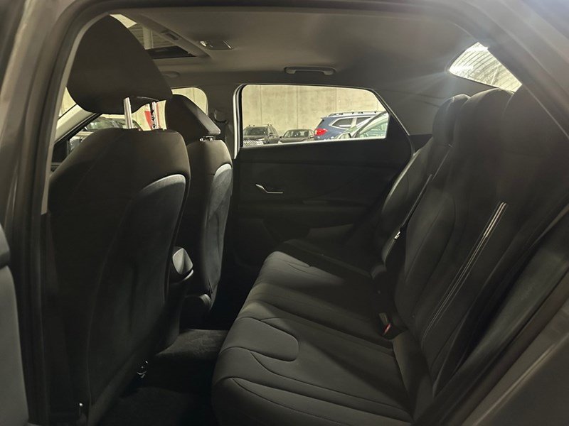 2022 Hyundai Elantra Preferred IVT w/Sun & Tech Package