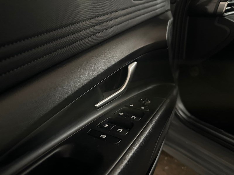 2022 Hyundai Elantra Preferred IVT w/Sun & Tech Package