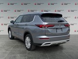 2024 Mitsubishi Outlander LE image 3