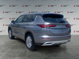 2024 Mitsubishi Outlander SE image 3