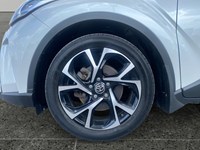 2022 Toyota C-HR XLE Premium FWD