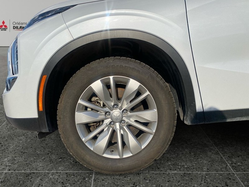 2025 Mitsubishi Outlander ES S-AWC