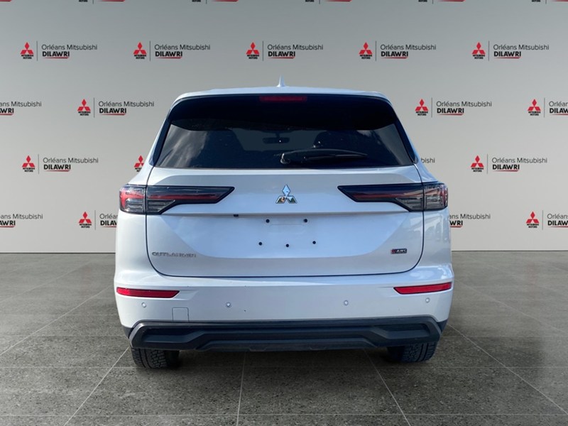 2025 Mitsubishi Outlander ES S-AWC