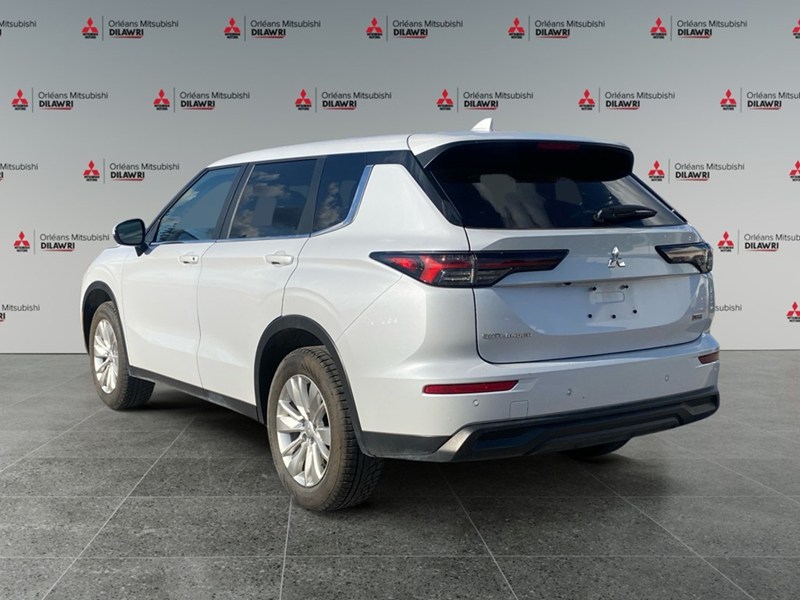 2025 Mitsubishi Outlander ES S-AWC