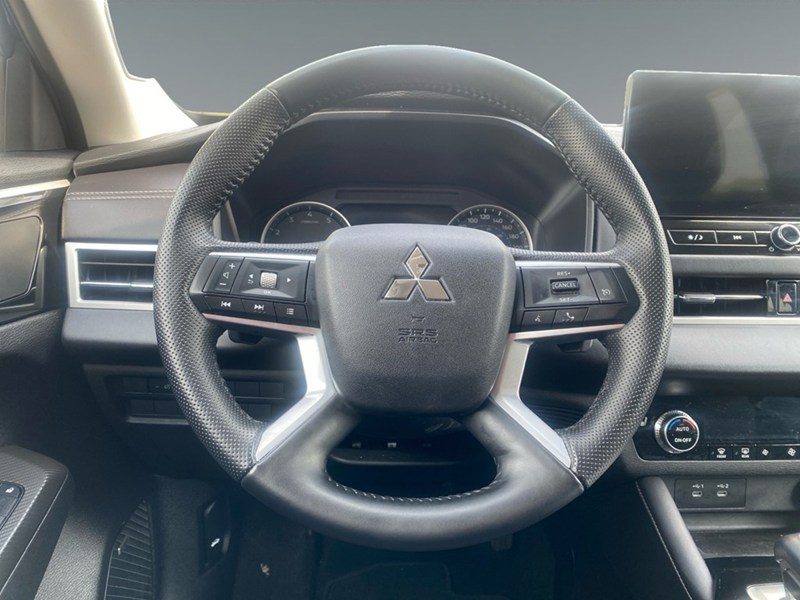 2025 Mitsubishi Outlander ES S-AWC