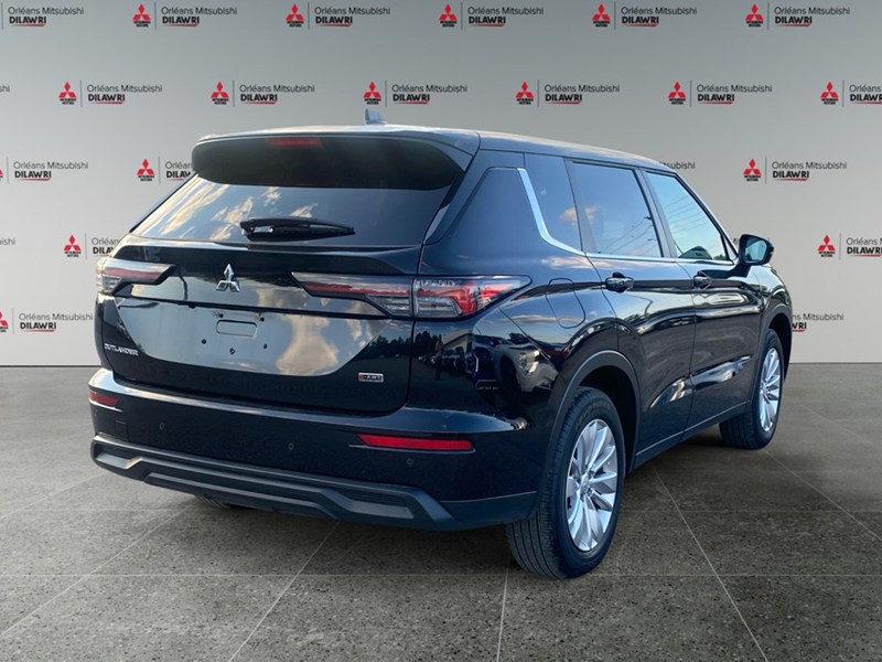 2025 Mitsubishi Outlander ES S-AWC