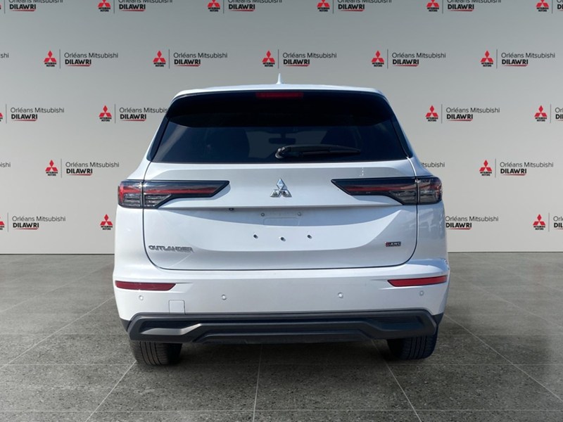 2025 Mitsubishi Outlander ES S-AWC