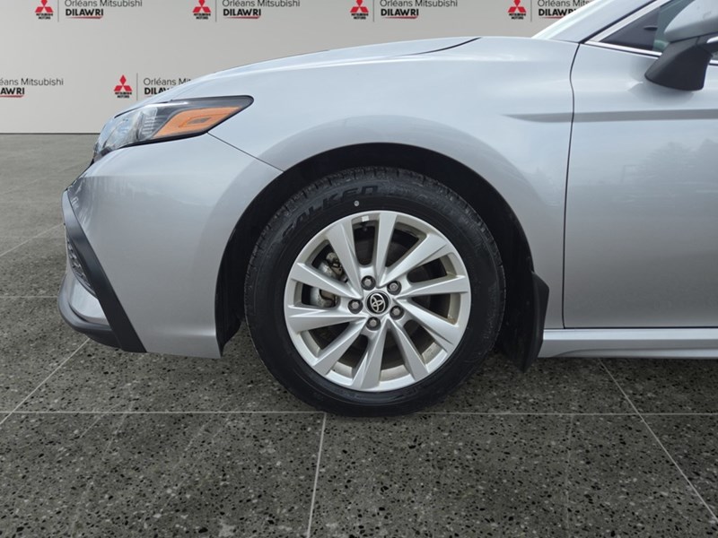 2024 Toyota Camry SE Auto