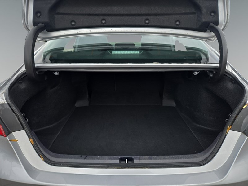 2024 Toyota Camry SE Auto