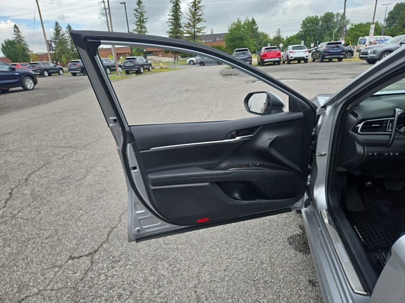 2024 Toyota Camry SE Auto