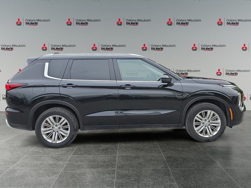 2024 Mitsubishi Outlander LE S-AWC