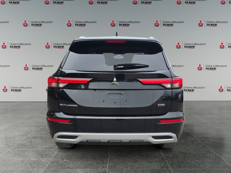 2024 Mitsubishi Outlander LE S-AWC