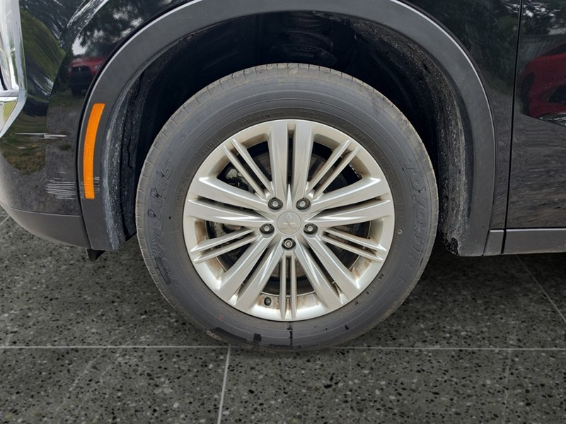 2024 Mitsubishi Outlander LE S-AWC
