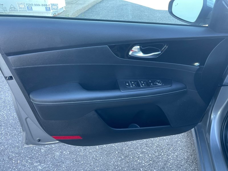 2023 Kia Forte EX IVT