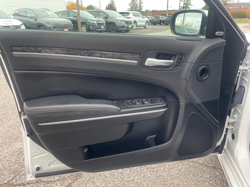 2023 Chrysler 300 300 Touring L AWD