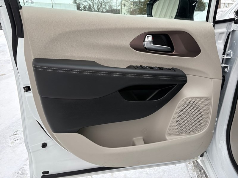 2024 Chrysler Grand Caravan SXT 2WD