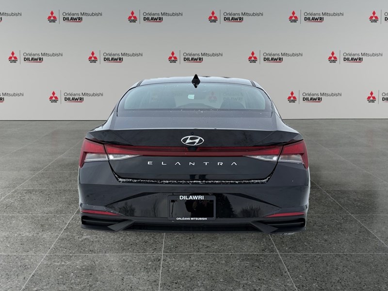2022 Hyundai Elantra Preferred IVT