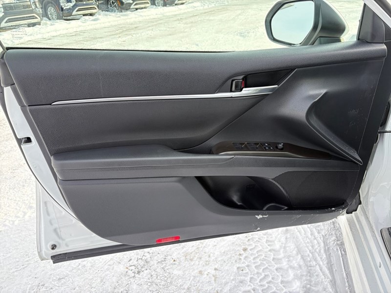 2024 Toyota Camry SE Auto