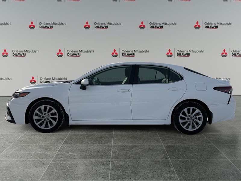 2024 Toyota Camry SE Auto