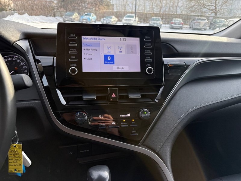 2024 Toyota Camry SE Auto