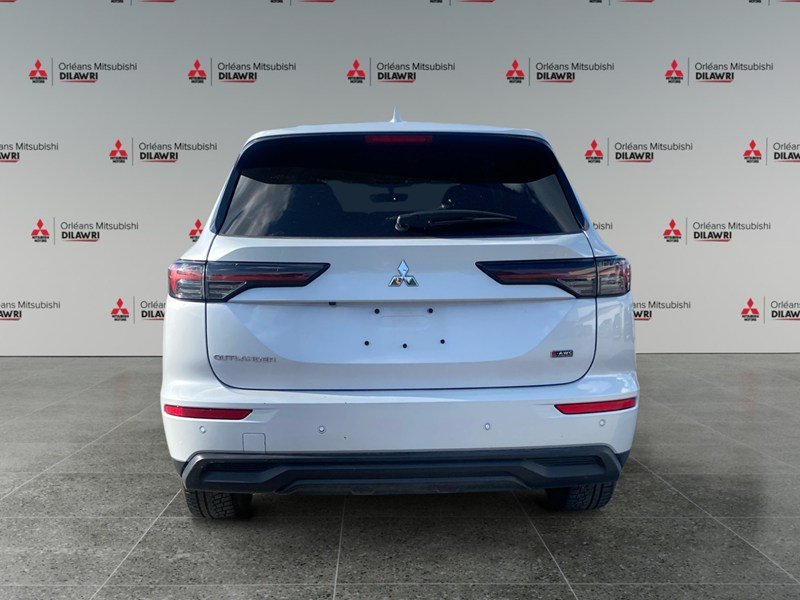 2025 Mitsubishi Outlander ES S-AWC